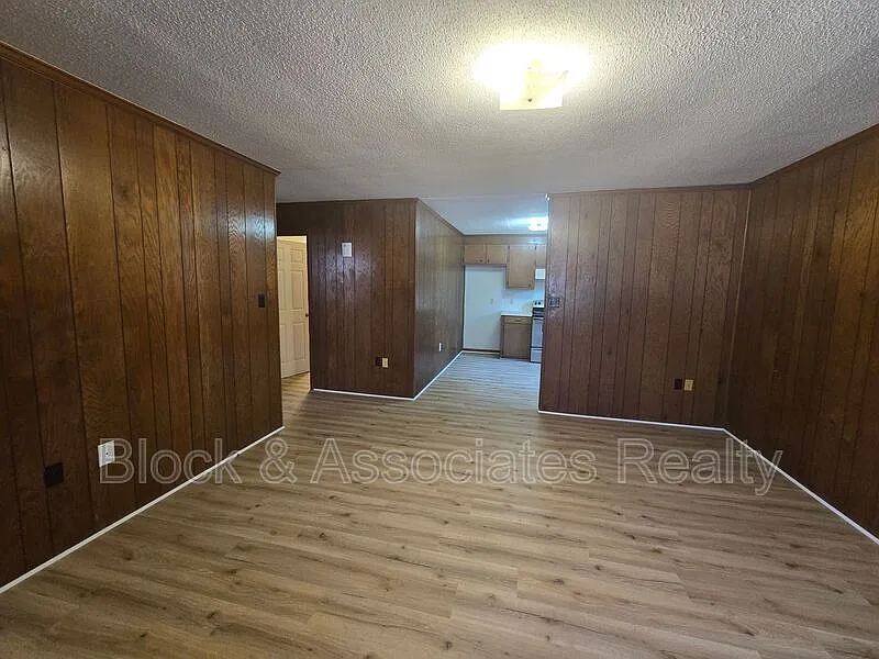 2 bed, 1.0 bath, $800 — Photo 4