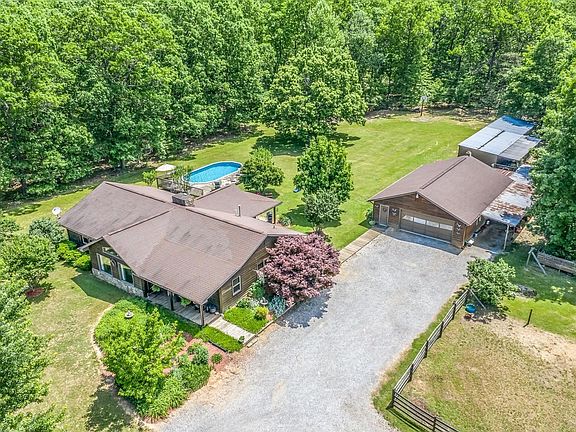 4th image of 305 Twin Ponds Rd
