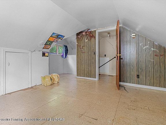 11th image of 1605 Hillcrest St