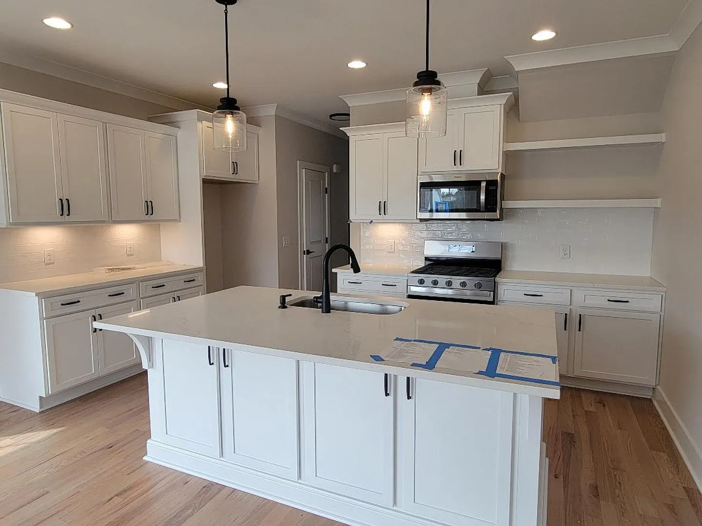 Beautiful Brand New Single Family Home in Burkitt Village — Photo 2