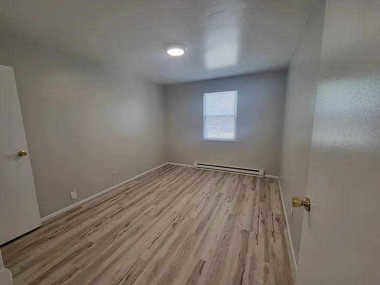 Pekin Place Apartments — Photo 12