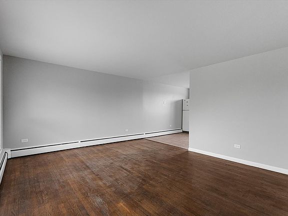 3rd image of 8222 S King Dr #2D