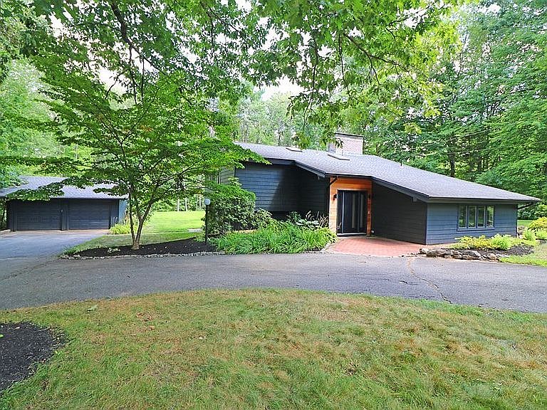 1st image of 6 Houghton Ln