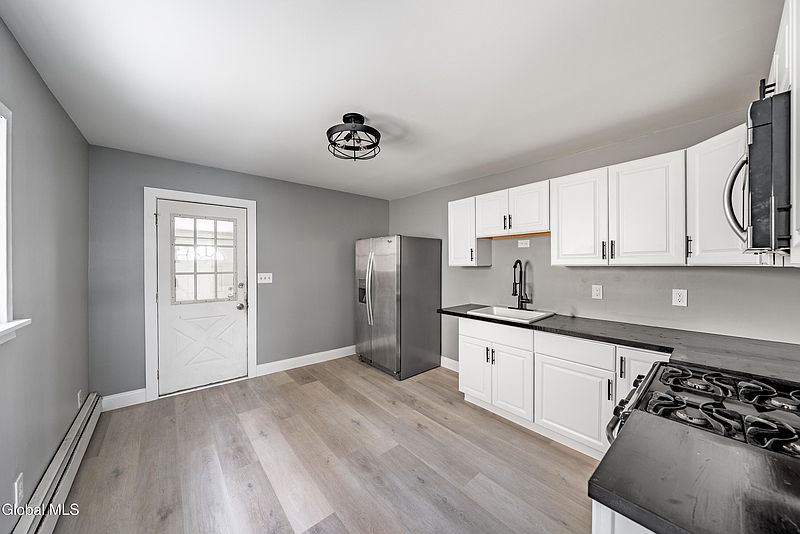 3rd image of 12 Oliver Street