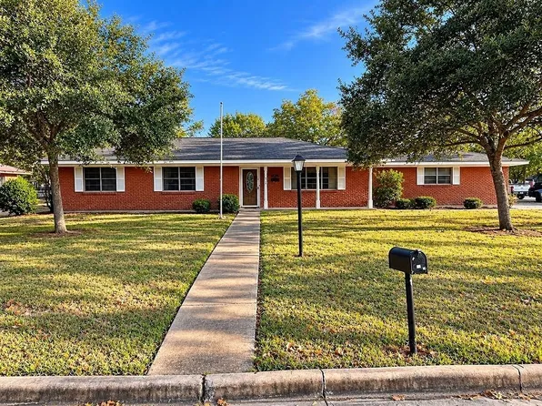 107 Franklin St, Weimar, TX 78962