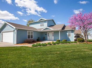 109 Brookstone Cir, Manhattan, KS 66502