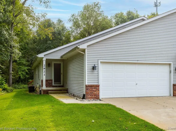 2921 Gabriel Dr, Commerce Twp, MI 48382