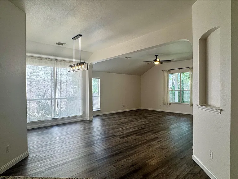 5615 Taylorcrest Dr — Photo 15