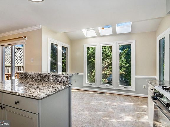 5th image of 3729 Ottawa Ct
