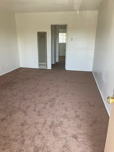 4246 Lockwood Ave — Photo 2