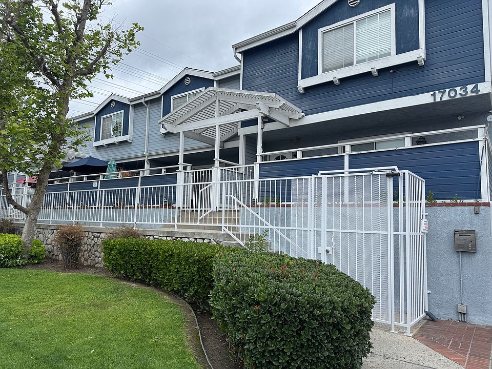 Oakridge Townhomes - Main Entrance