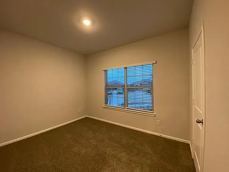 4 bed, 1587 sqft, $2,250 — Photo 2