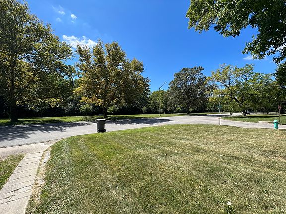 4th image of 4702 E Pleasant Run Parkway North Dr