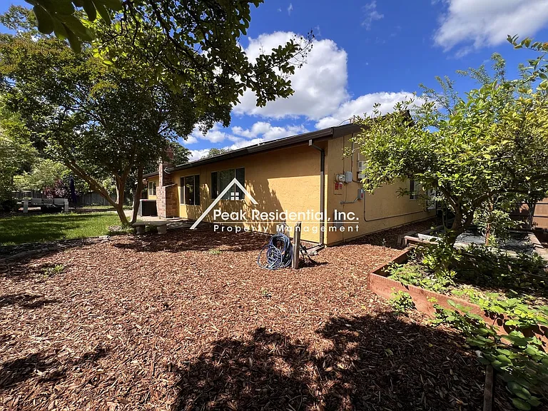 6249 Sunmist Way — Photo 27