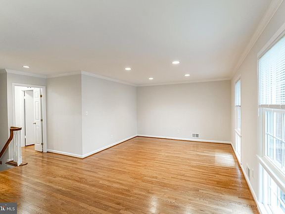 2nd image of 11907 Enid Dr