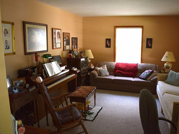 2nd image of 305 Stoneybrook Dr