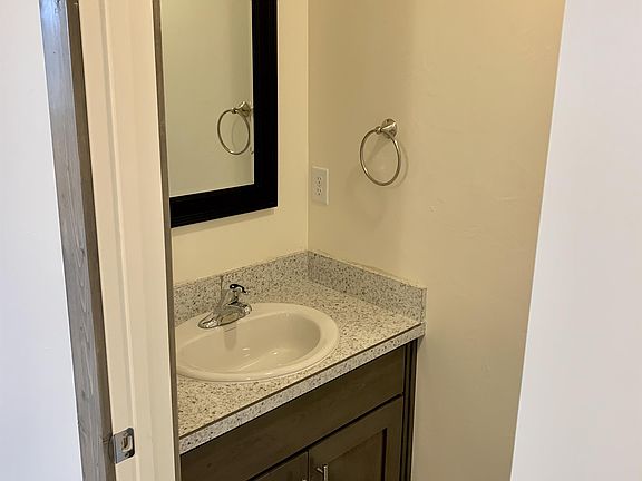 4th image of 841 Gibbon St #4