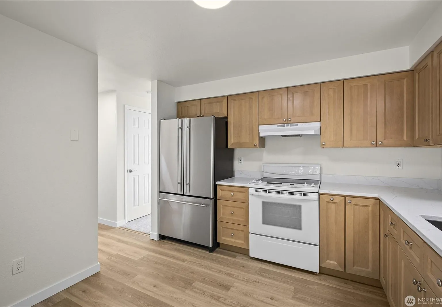 3 bed, 1.5 bath, 1216 sqft, $2,750 — Photo 3