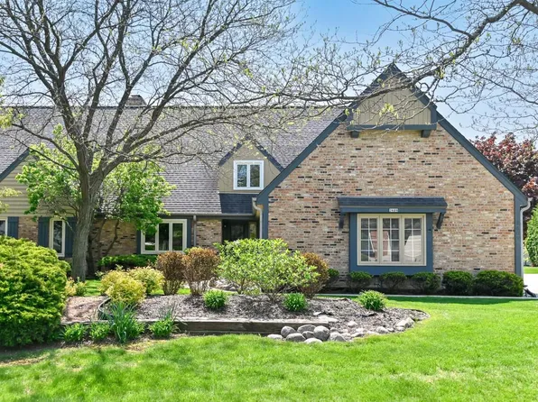 2609 West Lake Isle DRIVE, Mequon, WI 53092