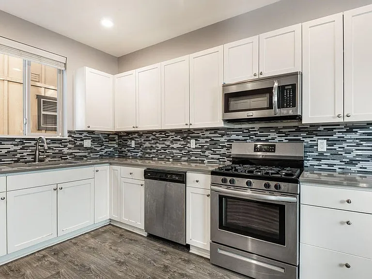 63135 NE Beaufort Ct — Photo 18