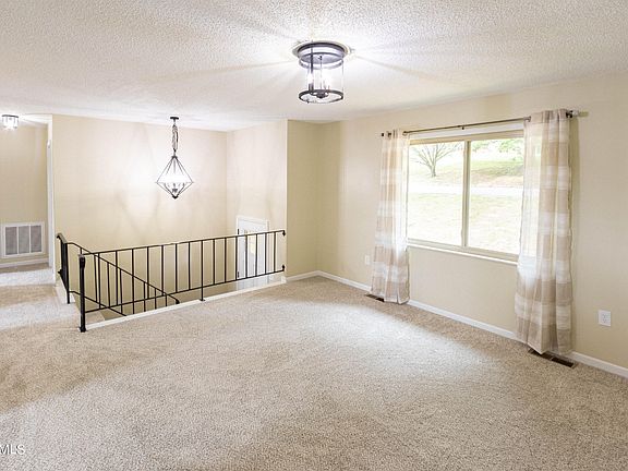 5th image of 326 Cardwell Dr