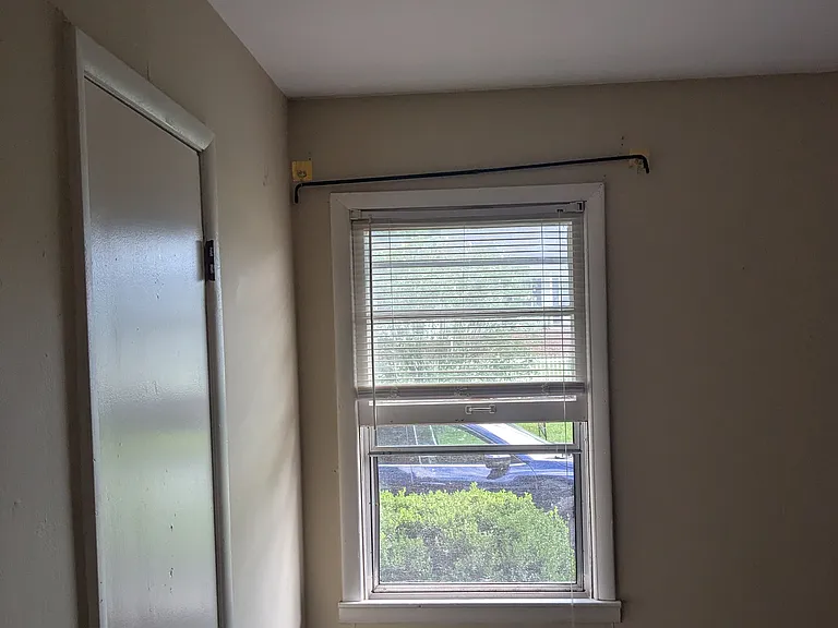 125 Whiteside St — Photo 7