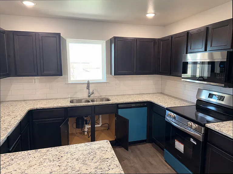 4406 Sunset St — Photo 2