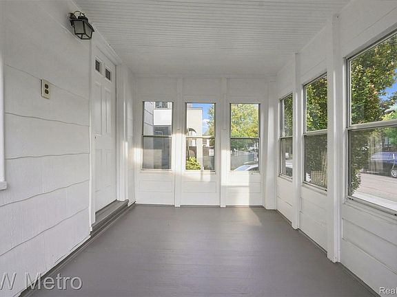 3rd image of 1427 Humphrey Ave