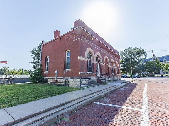 5th image of 1901 N St