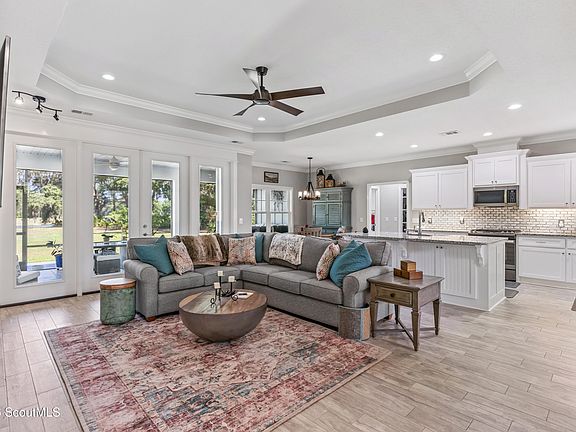 4th image of 161 Harbour Island Cir