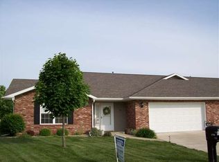 2728 Greenway Dr, Pekin, IL 61554