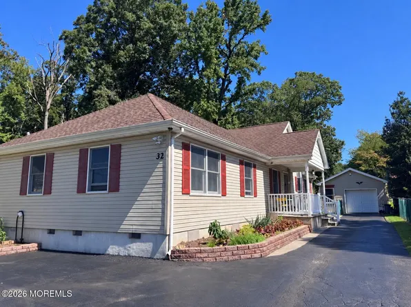 32 Weaverville Road, Freehold, NJ 07728