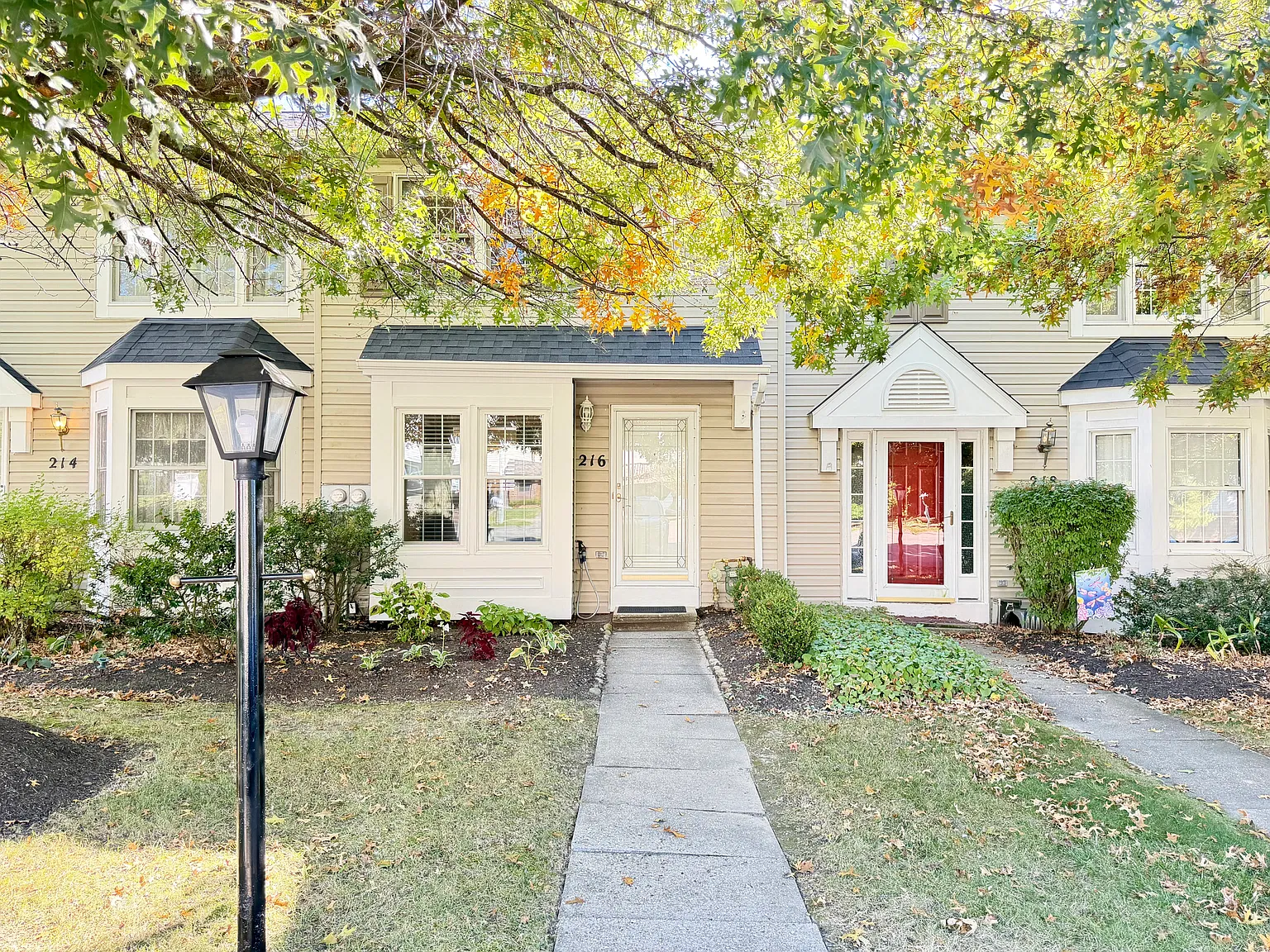 2 bed, 1.5 bath, 1100 sqft, $1,700 — Photo 1