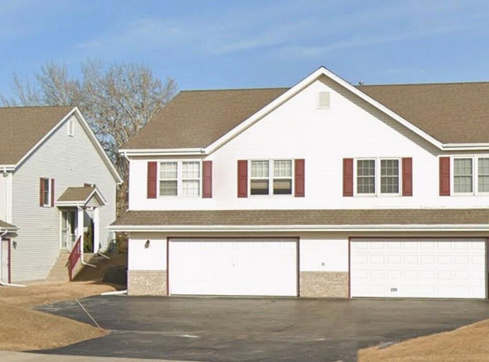 1st image of 207 Nicholson AVENUE