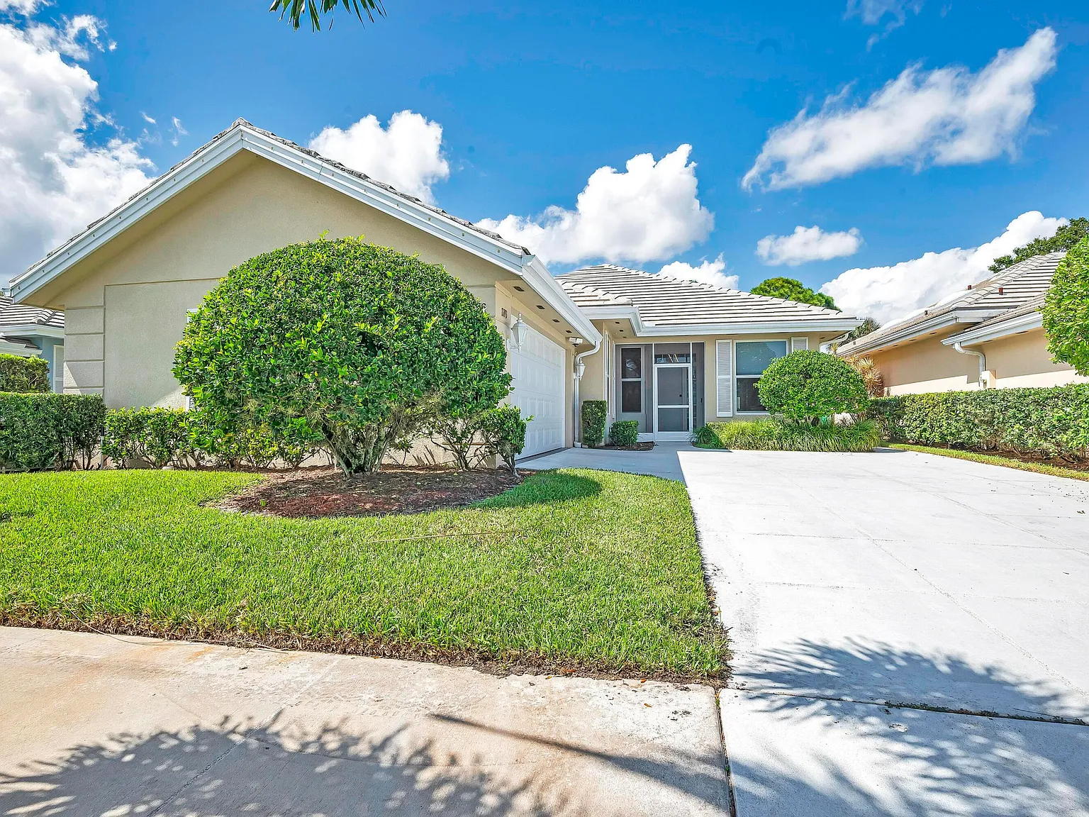 3 bed, 2.0 bath, 1604 sqft, $3,200 — Photo 3