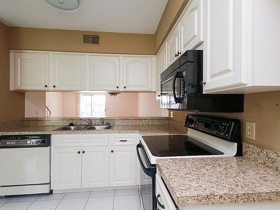 5th image of 16109 W Rambling Vine Dr