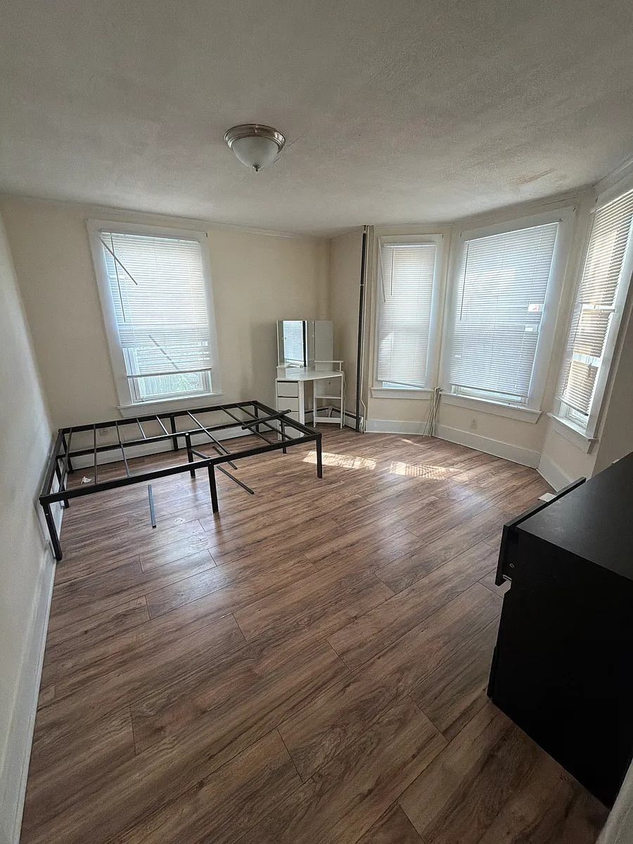 Building Photo - 45 Elliott St #1
