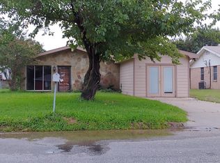 1511 Hulme St, Bowie, TX 76230