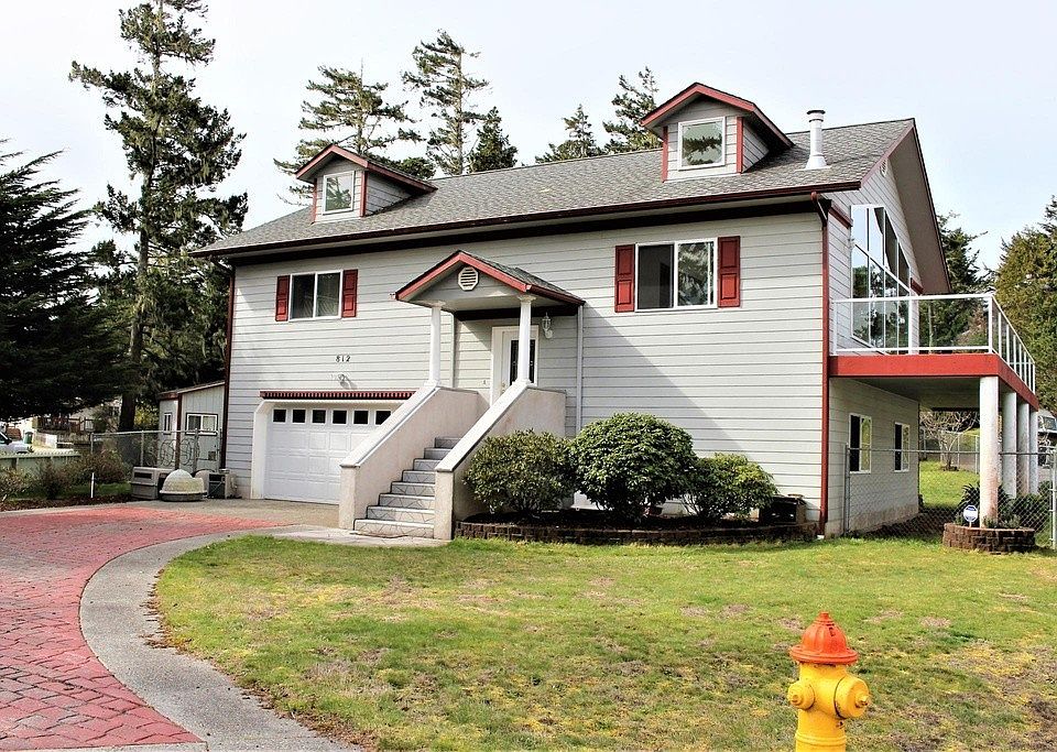 1st image of 812 Lakeshore Dr