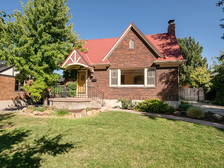 1621 E Princeton Ave — Photo 1