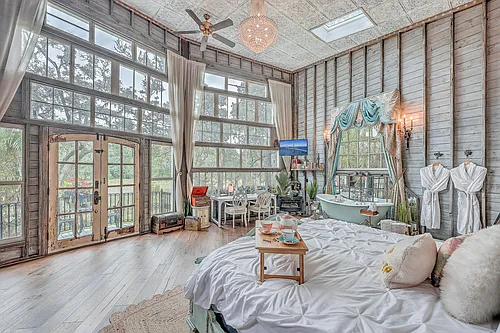 6543 Maybank Hwy Photo 1