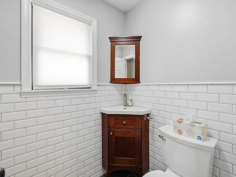 71 Forest Ave — Photo 32