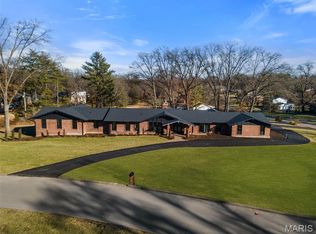 1534 Woodgate Dr, Saint Louis, MO 63131