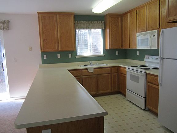 3rd image of 3016 Courtside Dr