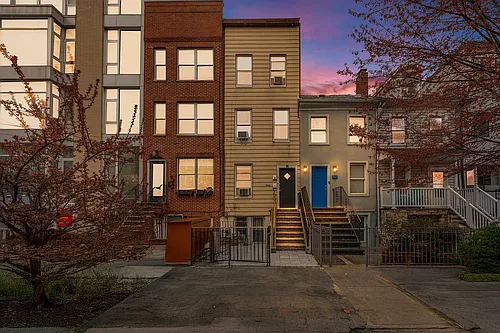 325 4th St #1 Photo 1