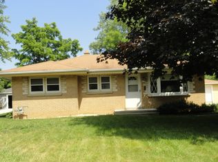 4572 S 61st St, Greenfield, WI 53220