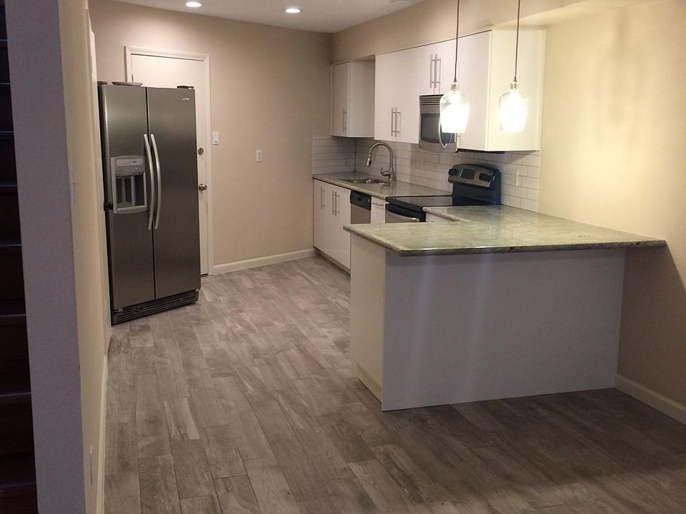 Brand New Kitchen and tiled floor