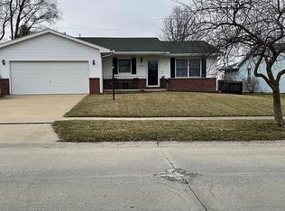 3107 S Myra Ridge Dr, Urbana, IL 61802