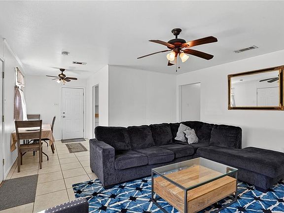 4th image of 2721-23 Longwood Dr