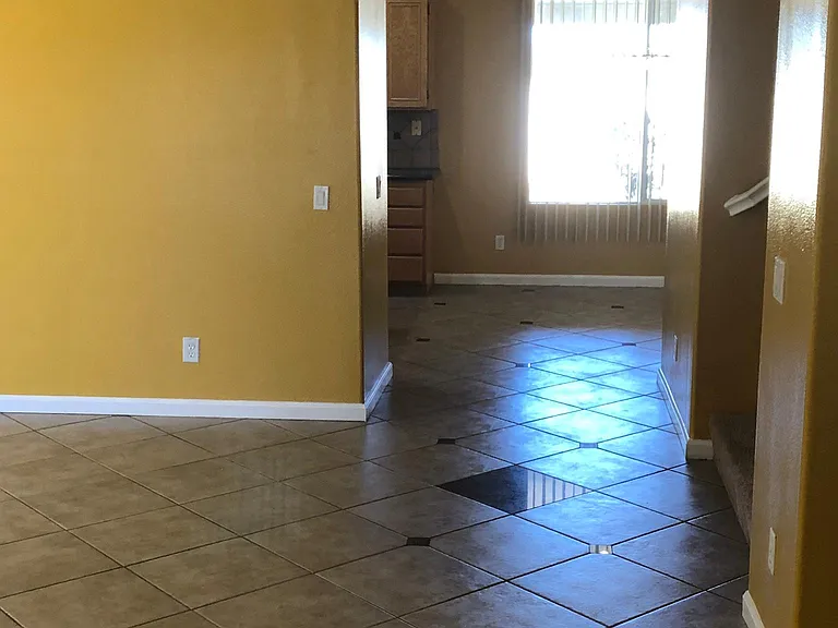27162 Swift St — Photo 5